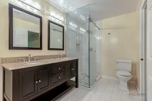 96 Manchester Dr, Buffalo Grove, IL 60089 - Photo 16
