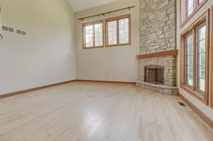 26025 Whispering Woods Cir, Plainfield, IL 60585 - Photo 16