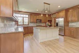 26025 Whispering Woods Cir, Plainfield, IL 60585 - Photo 10