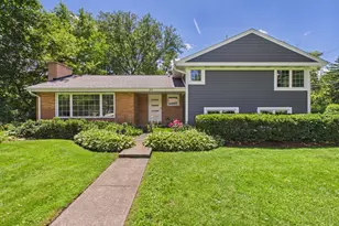 201 E Olive Ave, Prospect Heights, IL 60070 - Photo 2