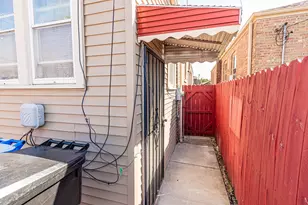 10714 S Eberhart Ave, Chicago, IL 60628 - Photo 26