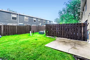 4132 Brentwood Ln, Waukegan, IL 60087 - Photo 6
