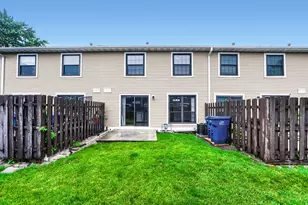 4132 Brentwood Ln, Waukegan, IL 60087 - Photo 4