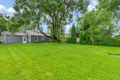 32910 N Meadow Road, Grayslake, IL 60030 - Photo 2
