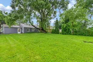 32910 N Meadow Rd, Grayslake, IL 60030 - Photo 2