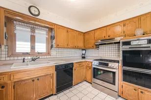 8432 W Amelia Dr, Niles, IL 60714 - Photo 12