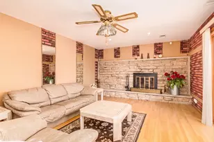 8432 W Amelia Dr, Niles, IL 60714 - Photo 10