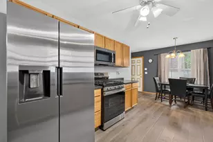 302 8th St, Kirkland, IL 60146 - Photo 10