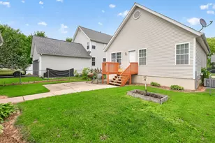 302 8th St, Kirkland, IL 60146 - Photo 22