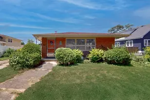 9224 Melvina Ave, Oak Lawn, IL 60453 - Photo 1