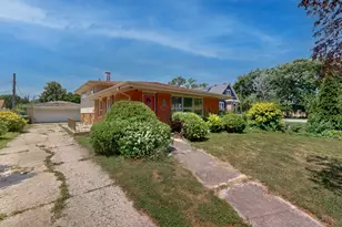 9224 Melvina Ave, Oak Lawn, IL 60453 - Photo 2