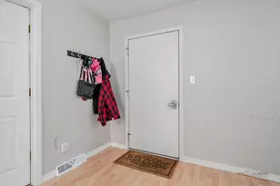 423 Lily Ln, Lakemoor, IL 60051 - Photo 6