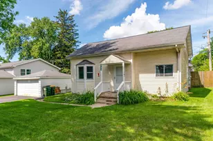 423 Lily Ln, Lakemoor, IL 60051 - Photo 2