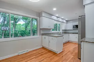 104 E Louis Ave, Lake Forest, IL 60045 - Photo 4