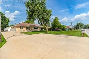 18622 Burnham Ave, Lansing, IL 60438 - Photo 8