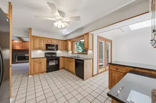 1065 Barneswood Dr, Downers Grove, IL 60515 - Photo 10