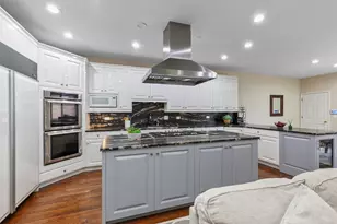 1302 Hawthorne Ln, Hinsdale, IL 60521 - Photo 6