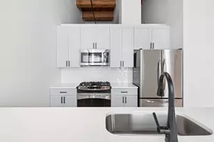 521 W Superior St, Chicago, IL 60654 - Photo 6