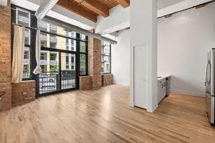 521 W Superior St, Chicago, IL 60654 - Photo 2