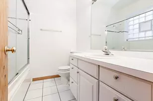 4237 N Kenmore Ave, Chicago, IL 60613 - Photo 10