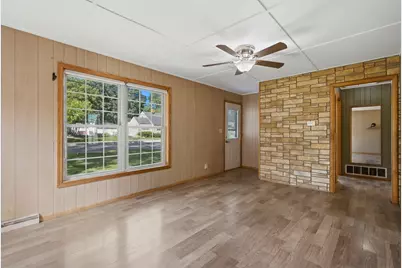 658 Pleasant Street, Woodstock, IL 60098 - Photo 6