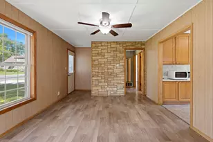 658 Pleasant St, Woodstock, IL 60098 - Photo 8