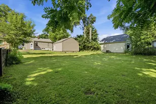 658 Pleasant St, Woodstock, IL 60098 - Photo 24