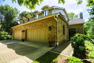 640 Walnut Oaks Dr, Roselle, IL 60172 - Photo 4