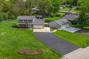37W150 Olwin Dr, Elgin, IL 60124 - Photo 2