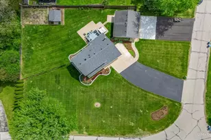 37W150 Olwin Dr, Elgin, IL 60124 - Photo 10