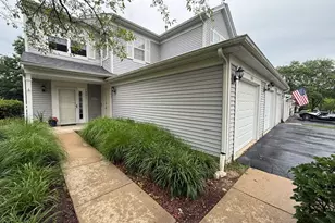 1303 Brookdale Dr, Carpentersville, IL 60110 - Photo 2