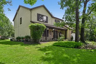 816 Bonnie Brae Ln, Bolingbrook, IL 60440 - Photo 2