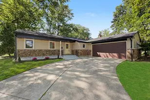 1704 S Highland Ave, Arlington Heights, IL 60005 - Photo 1