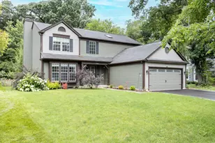 1340 Yellowstone Pkwy, Algonquin, IL 60102 - Photo 1
