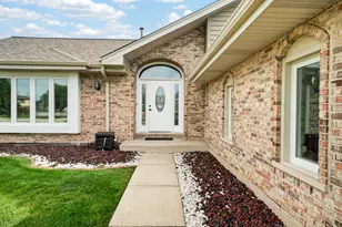 11765 Brookshire Dr, Orland Park, IL 60467 - Photo 2