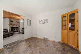 8411 N Killbuck Rd, Monroe Center, IL 61052 - Photo 10