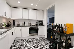 175 E Delaware Pl, Chicago, IL 60611 - Photo 4
