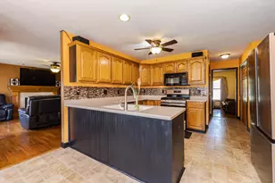 709 Platt Way, Hudson, IL 61748 - Photo 18