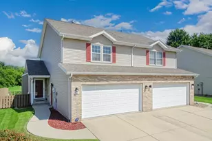 62 Vermont Ave, Bloomington, IL 61701 - Photo 2