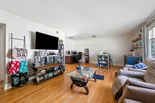 831 S Wisconsin Ave, Villa Park, IL 60181 - Photo 2