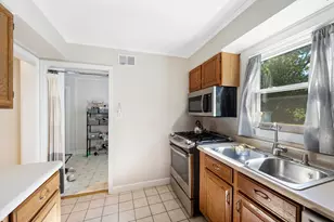 831 S Wisconsin Ave, Villa Park, IL 60181 - Photo 10