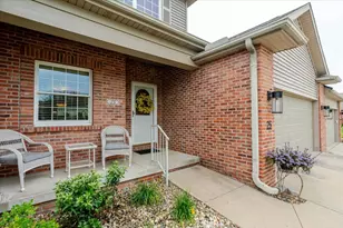 25 Arbor Ct, Bloomington, IL 61704 - Photo 4