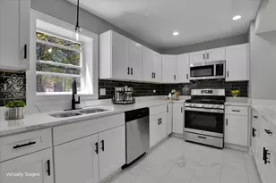 735 E 105th St, Chicago, IL 60628 - Photo 4