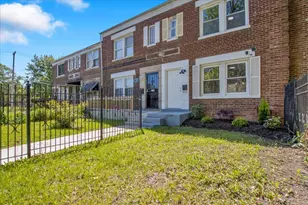 735 E 105th St, Chicago, IL 60628 - Photo 1