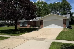 920 Eden Dr, Schaumburg, IL 60195 - Photo 2