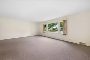 429 S Stratford Ave, Elmhurst, IL 60126 - Photo 6