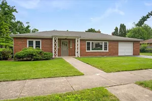 429 S Stratford Ave, Elmhurst, IL 60126 - Photo 2
