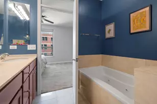 859 W Erie St, Chicago, IL 60642 - Photo 10