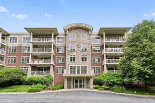 425 Benjamin Dr, Vernon Hills, IL 60061 - Photo 1