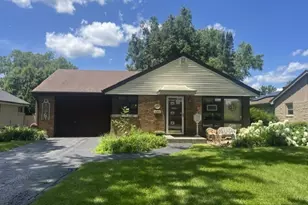 325 S Evanslawn Ave, Aurora, IL 60506 - Photo 1